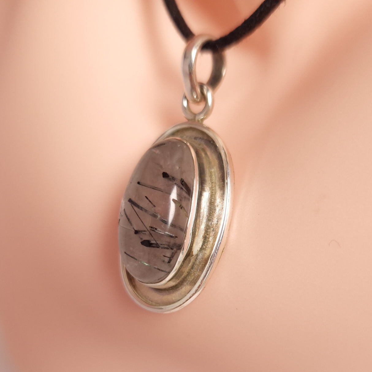 TOURMALATED QUARTZ OVAL PENDANT set in STERLING SILVER 3SSTOP1
