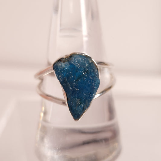 RAW BLUE APATITE RING set in STERLING SILVER 3SSRBA1
