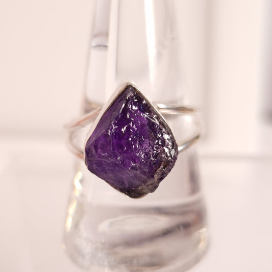 RAW AMETHYST RING set in STERLING SILVER 3SSRAR1