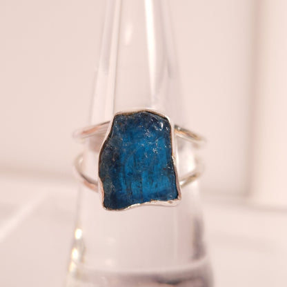 RAW BLUE APATITE RING set in STERLING SILVER 3SSRBA2