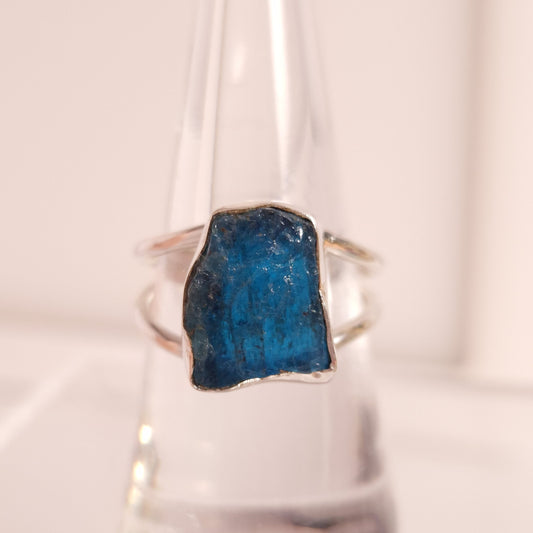RAW BLUE APATITE RING set in STERLING SILVER 3SSRBA2