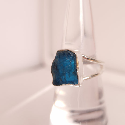 RAW BLUE APATITE RING set in STERLING SILVER 3SSRBA2