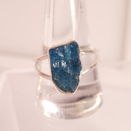 RAW BLUE APATITE RING set in STERLING SILVER 3SSRBA3