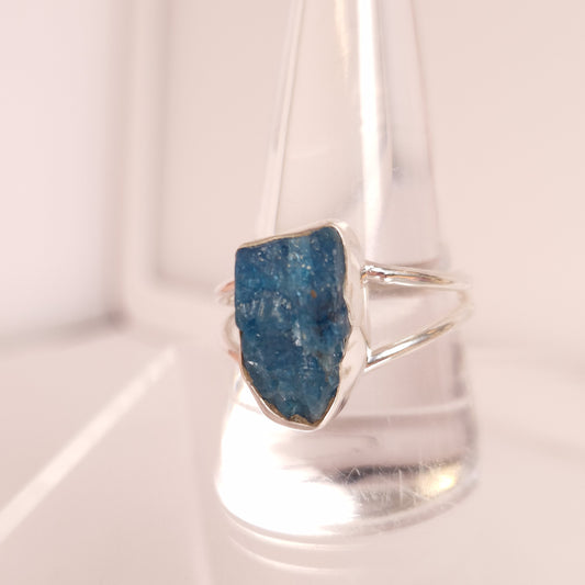RAW BLUE APATITE RING set in STERLING SILVER 3SSRBA3