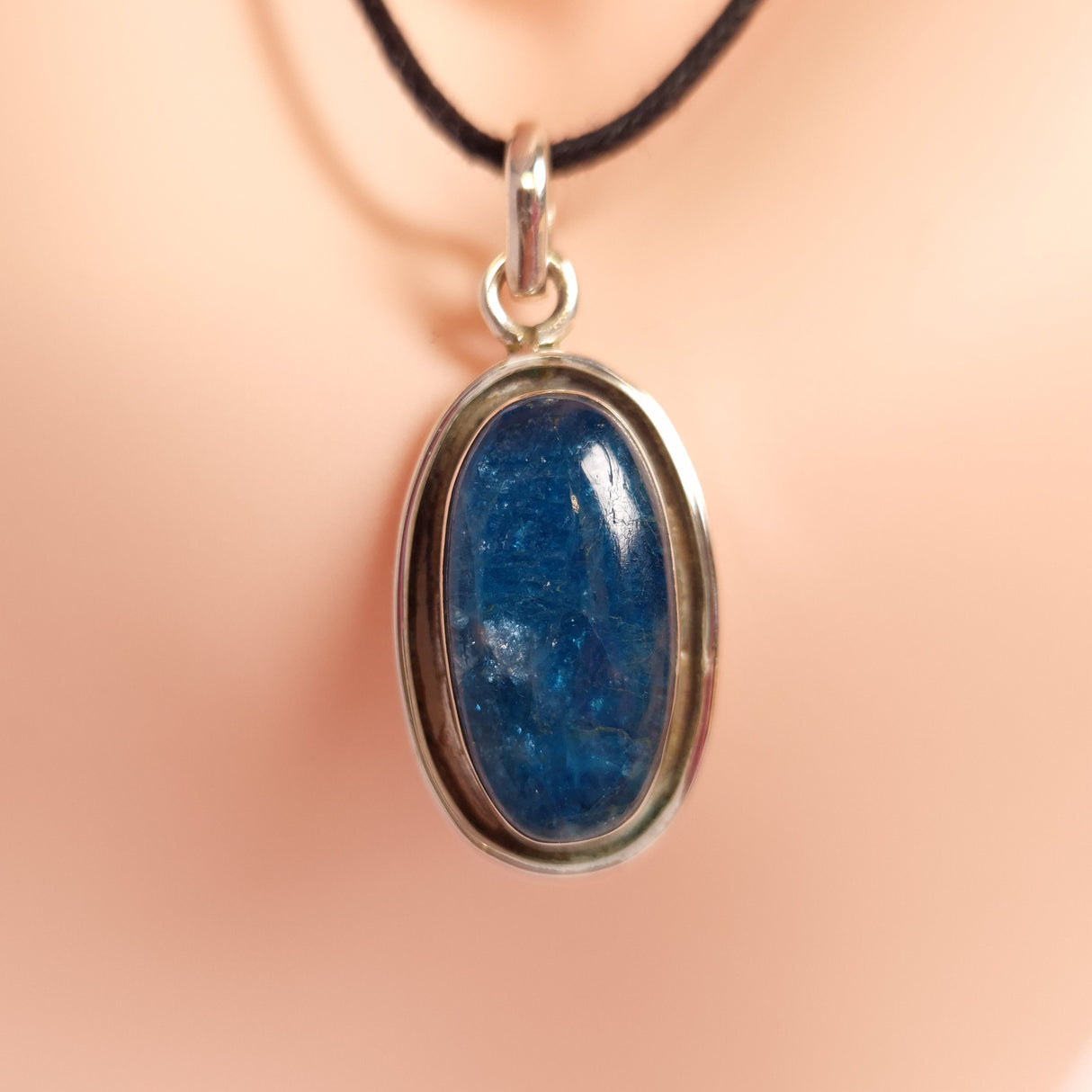 BLUE APATITE OVAL PENDANT set in STERLING SILVER 3SSBAO1