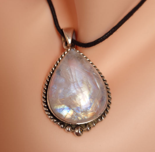 RAINBOW MOONSTONE PENDANT set in STERLING SILVER 3SSMSP3