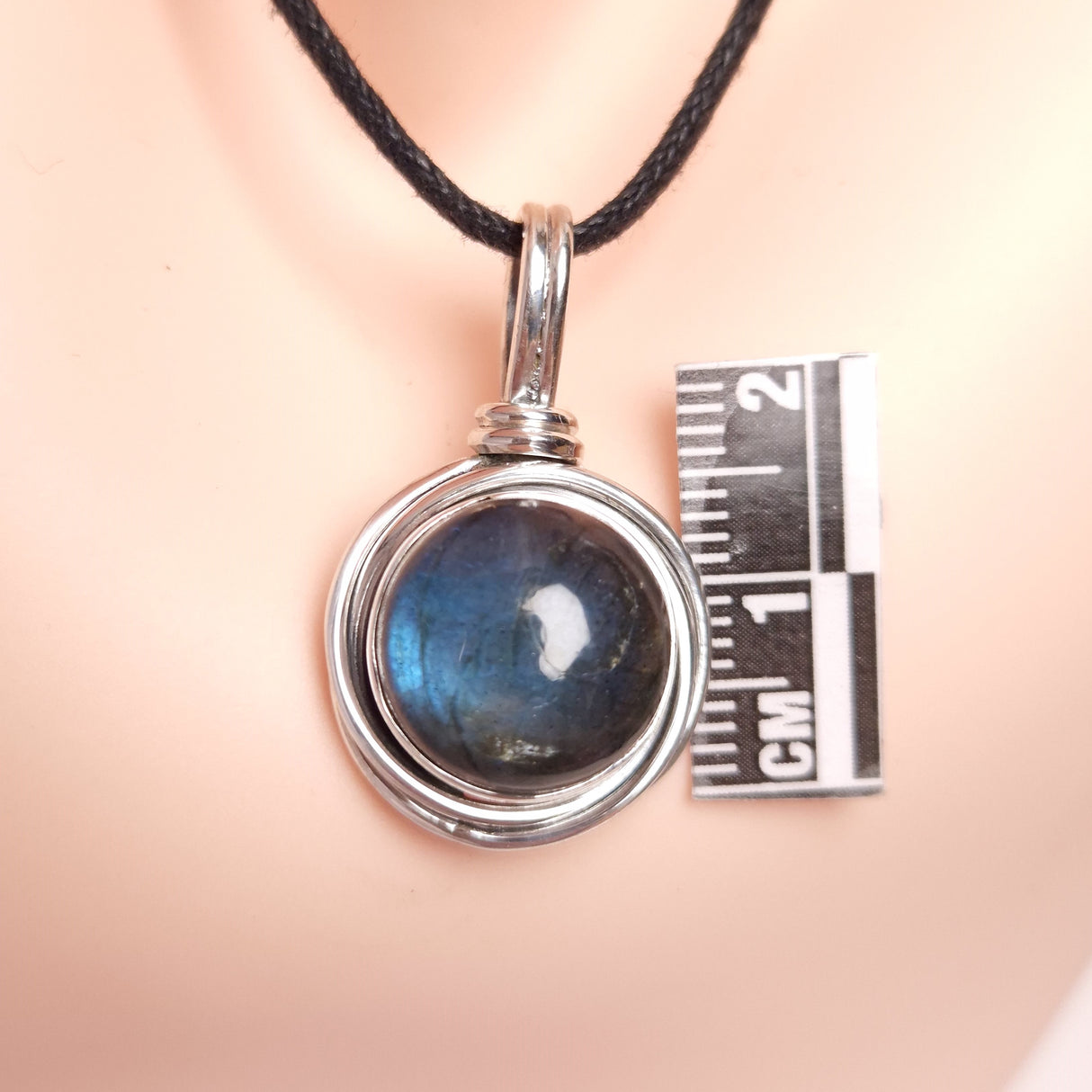 LABRADORITE PENDANT set in STERLING SILVER 3SSLBP2