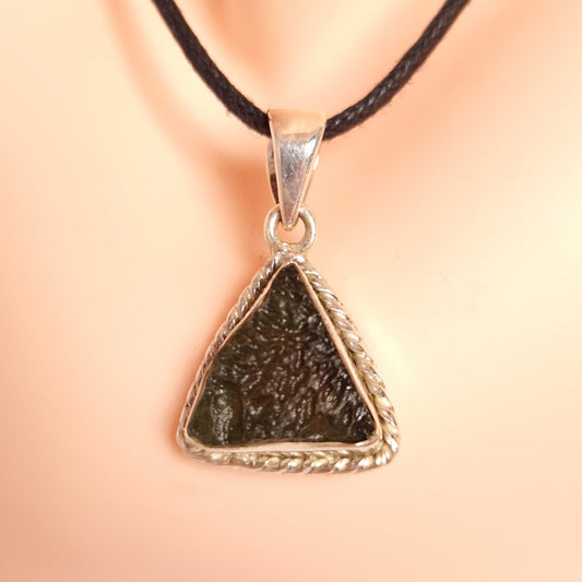 MOLDAVITE PENDANT set in STERLING SILVER 3SSMVP2