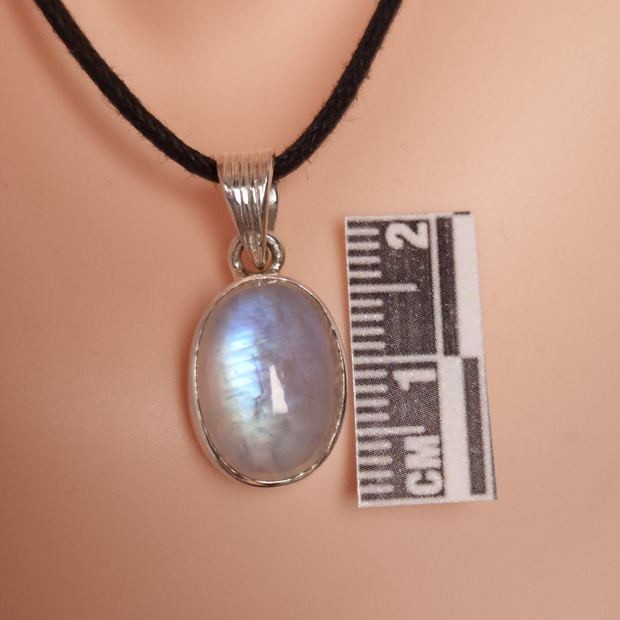 RAINBOW MOONSTONE PENDANT set in STERLING SILVER 3SSMSP4