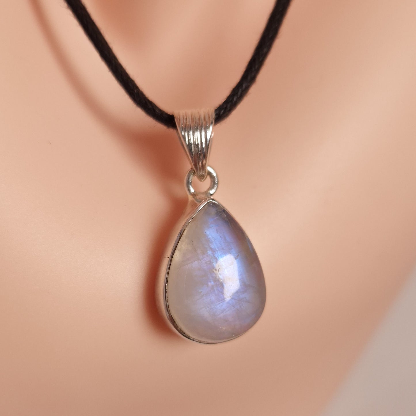 RAINBOW MOONSTONE PENDANT set in STERLING SILVER 3SSMSP5
