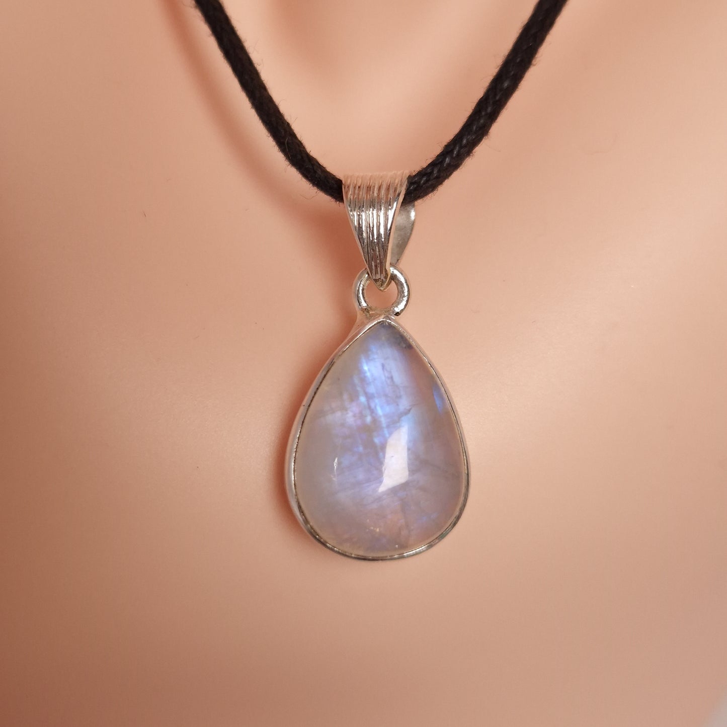 RAINBOW MOONSTONE PENDANT set in STERLING SILVER 3SSMSP5