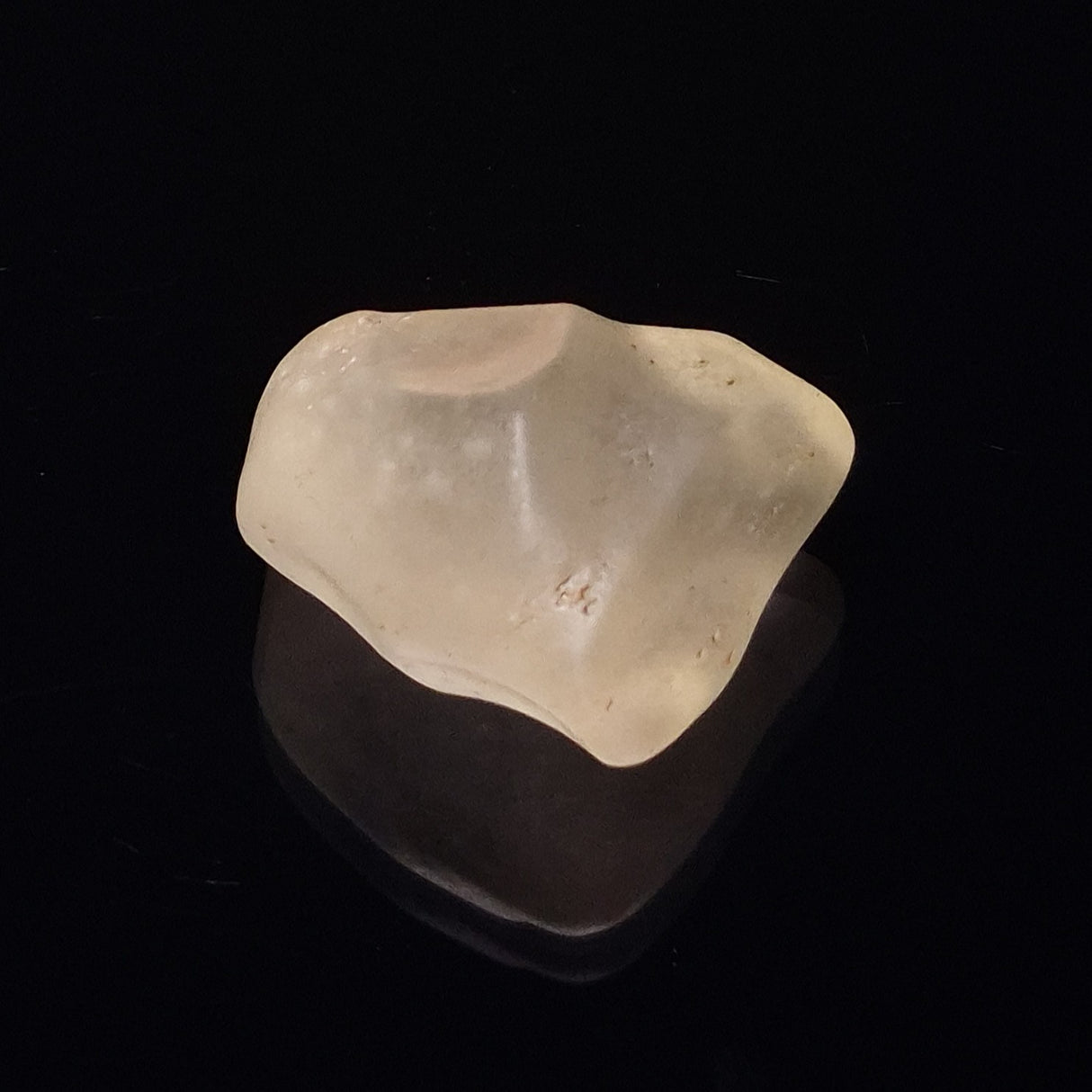 LIBYAN DESERT GLASS IMPACTITE, Eastern Sahara Desert XDG011