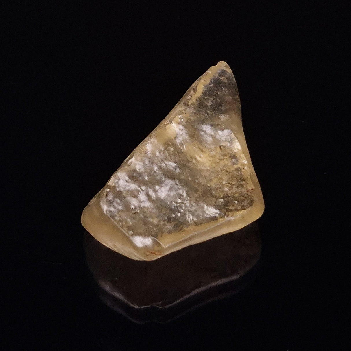 LIBYAN DESERT GLASS IMPACTITE, Eastern Sahara Desert XDG016