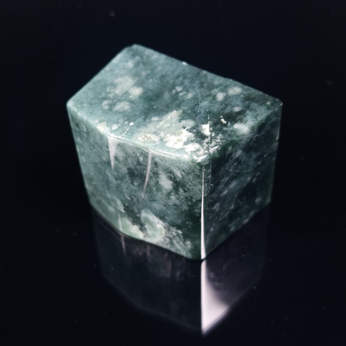 JADE FREE FORM, Burma YBJ002