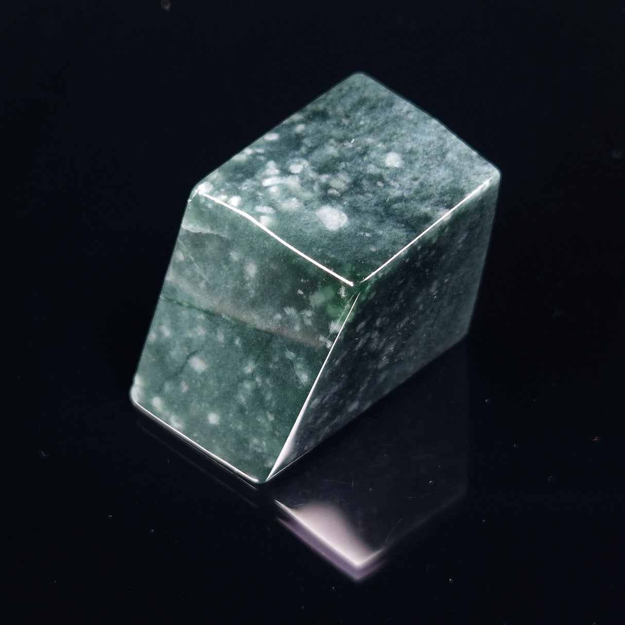 JADE FREE FORM, Burma YBJ003