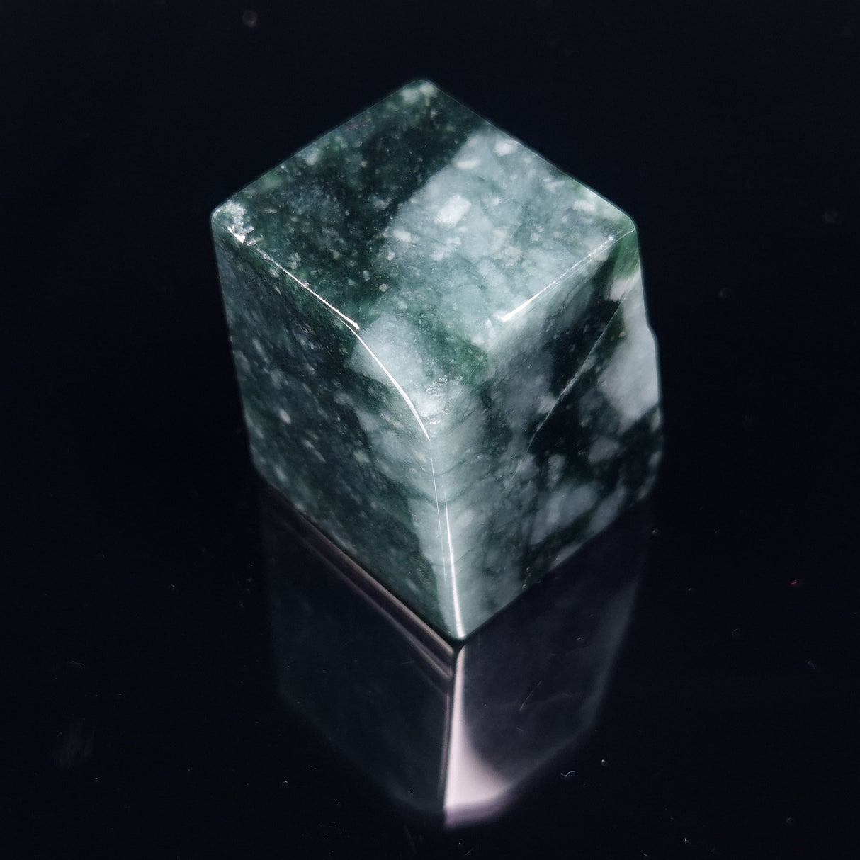 JADE FREE FORM, Burma YBJ005