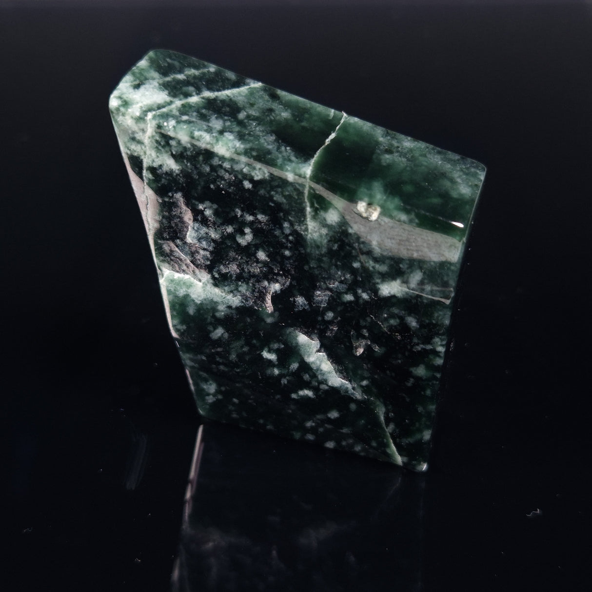 JADE FREE FORM, Burma YBJ008