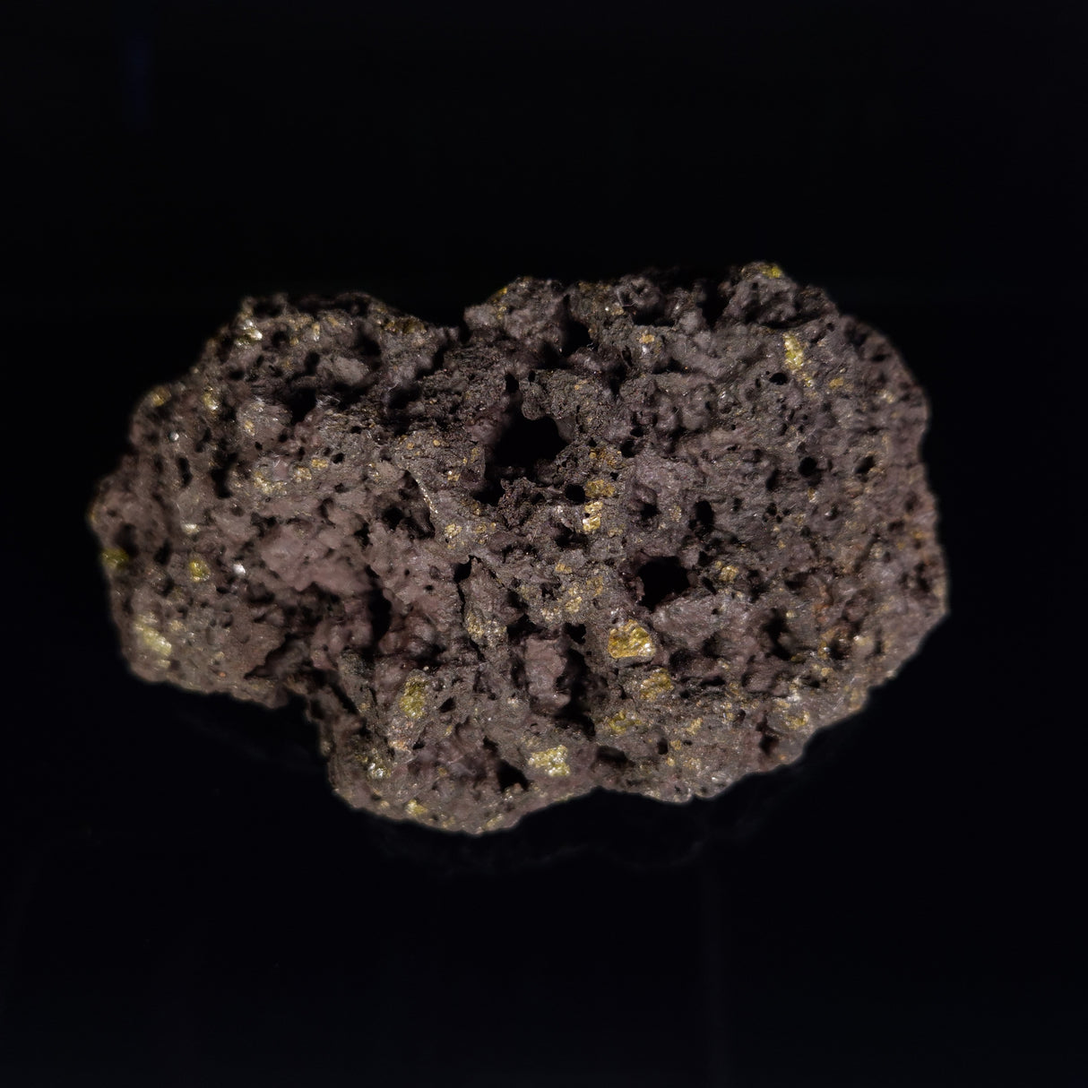 OLIVINE IN BASALT, Hawaii XOB010