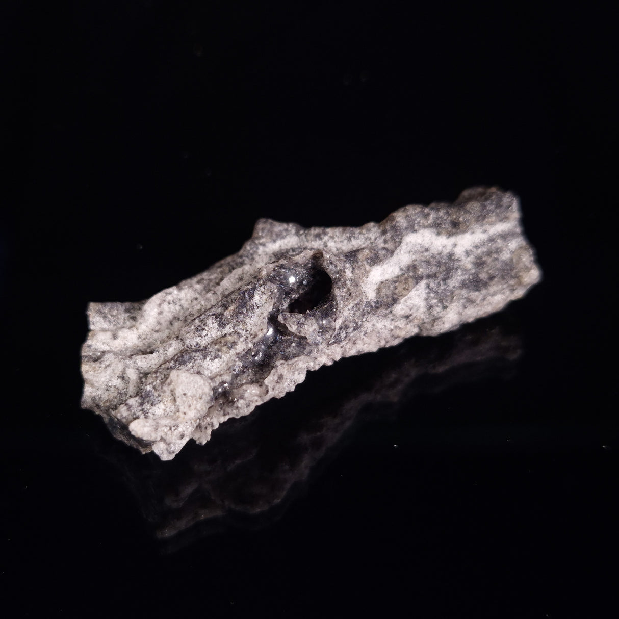 FULGURITE LIGHTNING GLASS, Queensland, Australia XFA002