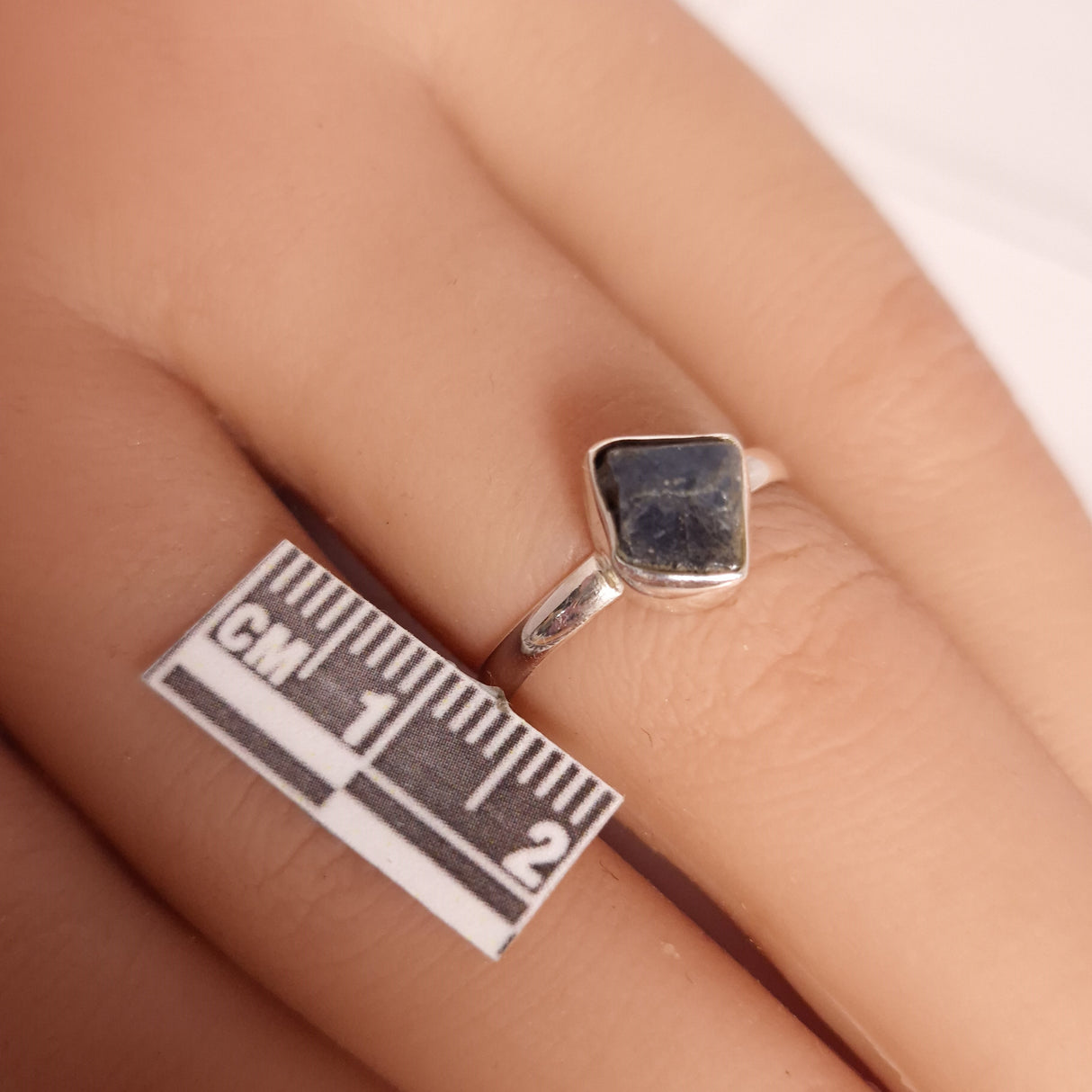 SAPPHIRE RING set in STERLING SILVER 3SSR8
