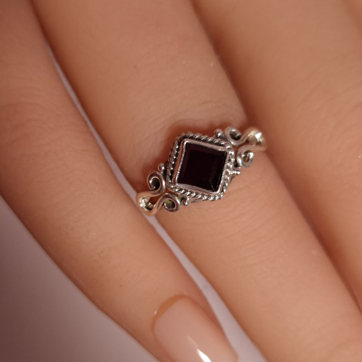 GARNET RING set in STERLING SILVER 3SSR16