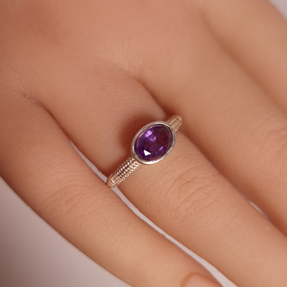 AMETHYST RING set in STERLING SILVER 3SSR18