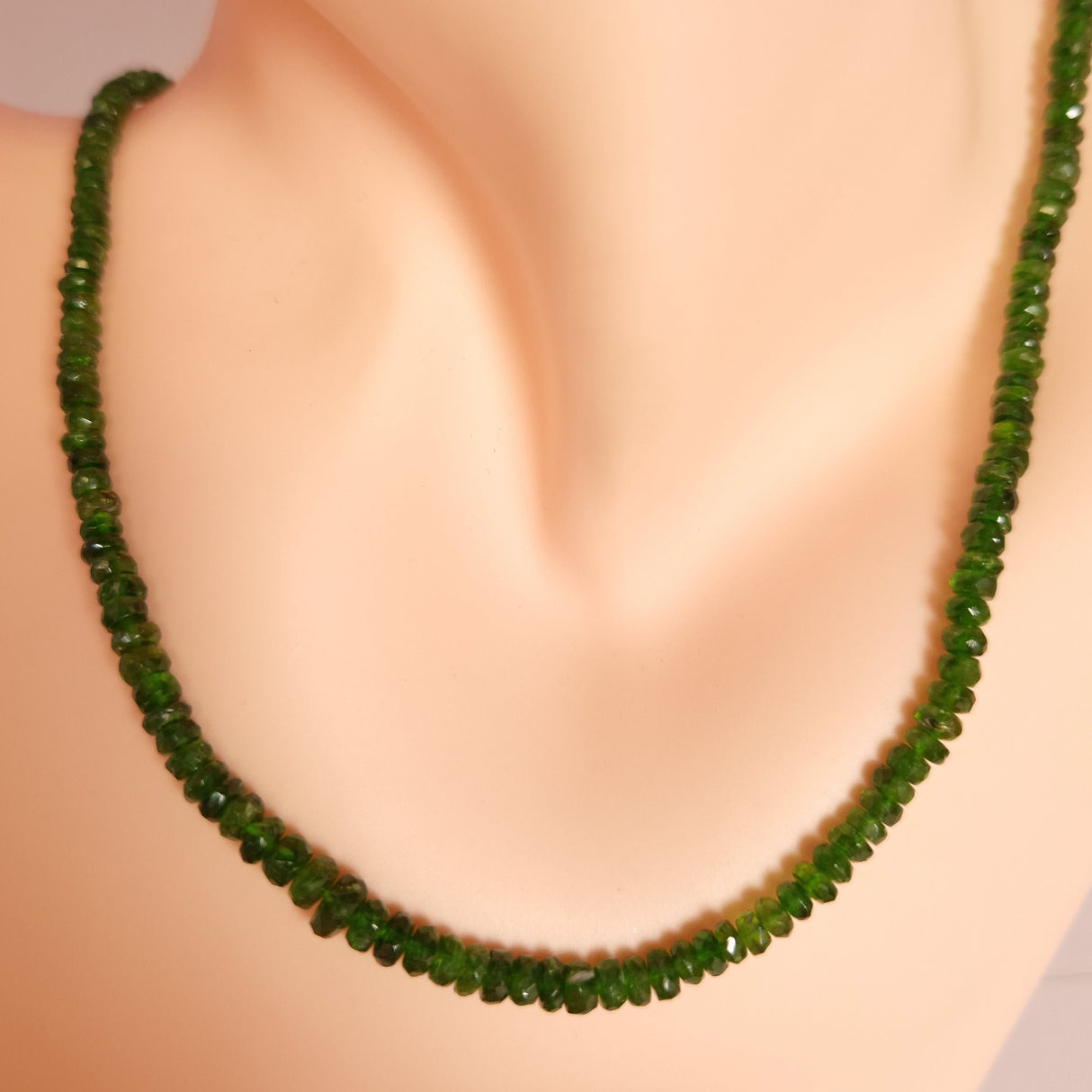 TSAVORITE GARNET NECKLACE 3SSTGN