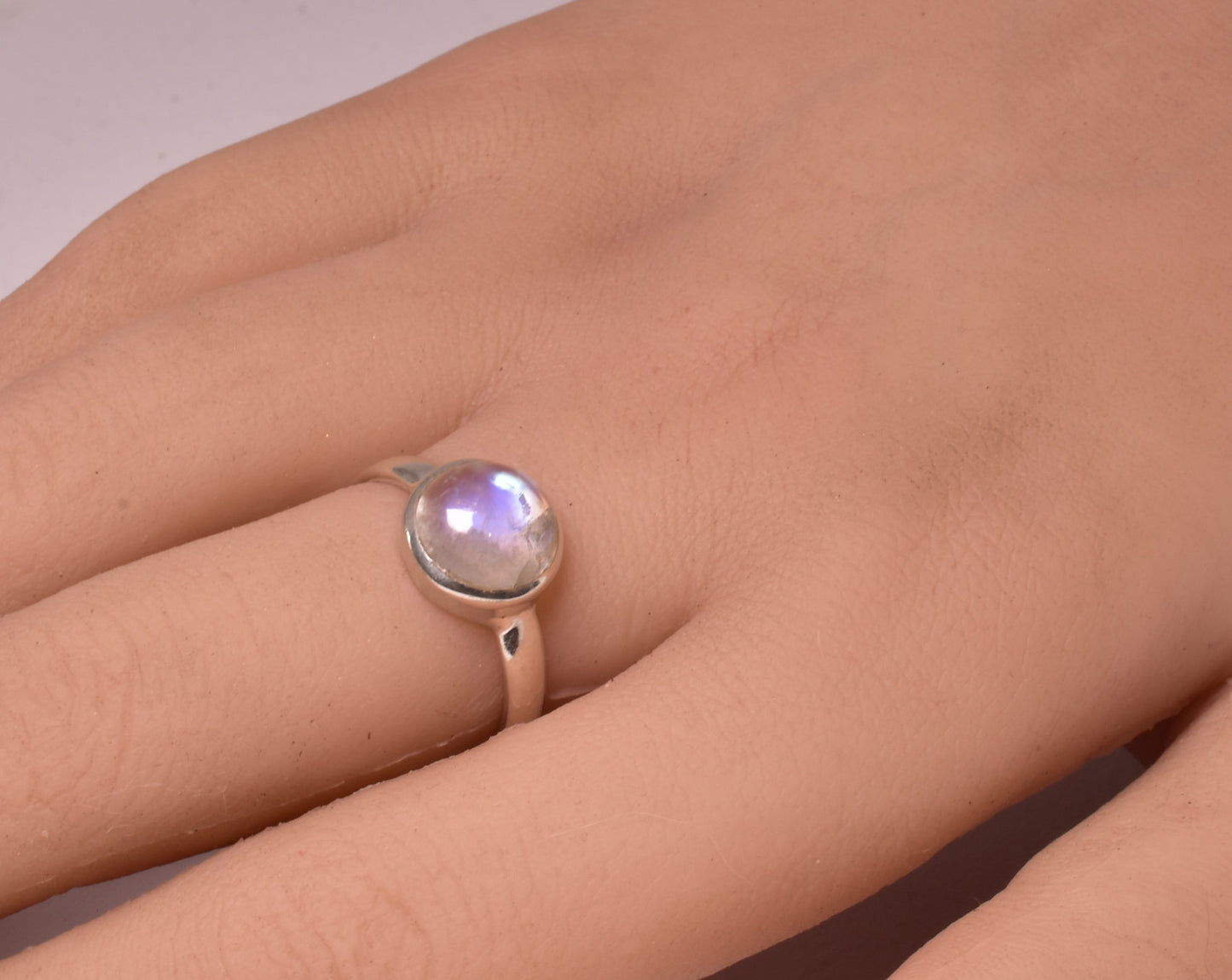 MOONSTONE RING set in STERLING SILVER, SIZE P/8 J205