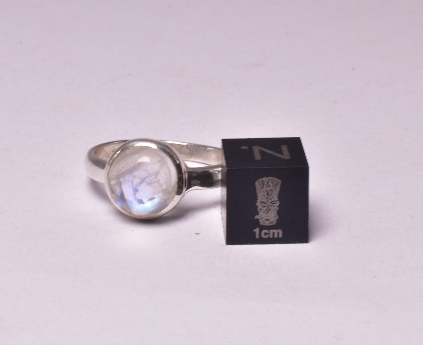 MOONSTONE RING set in STERLING SILVER, SIZE P/8 J205