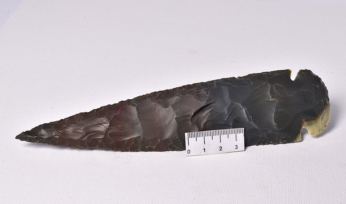 AGATE CARVED ARROW HEAD 18.5 CM P209