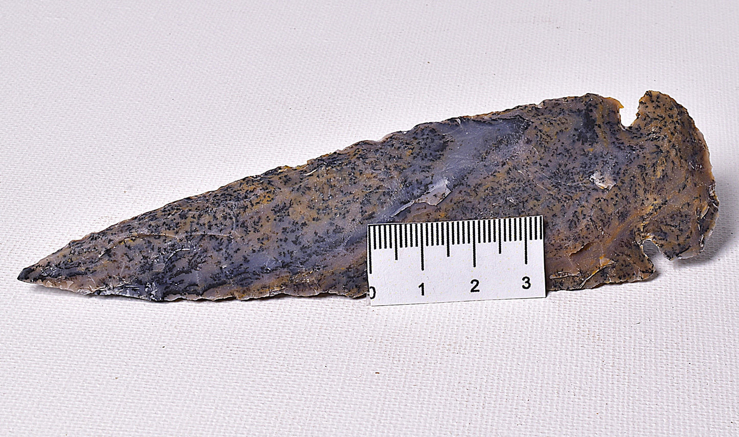 AGATE CARVED ARROW HEAD 13 CM P517