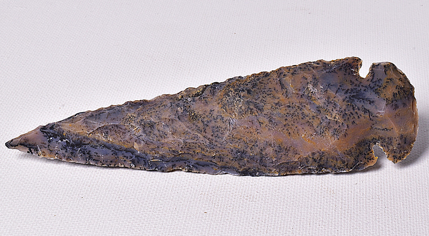 AGATE CARVED ARROW HEAD 13 CM P517