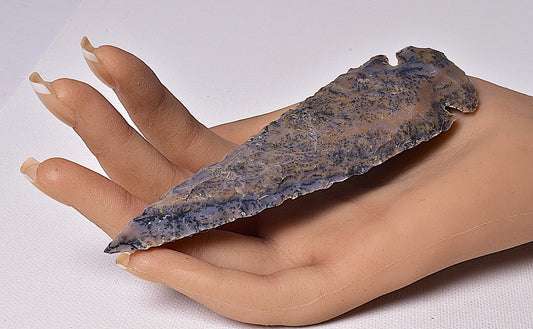AGATE CARVED ARROW HEAD 13 CM P517