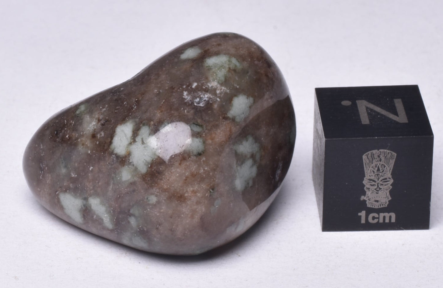 NUNDOORITE CRYSTAL TUMBLE P57