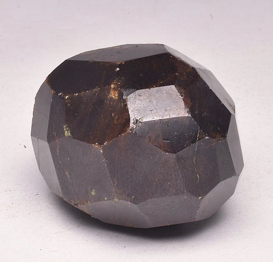 GARNET in NATURAL FORM FROM INDIA P757