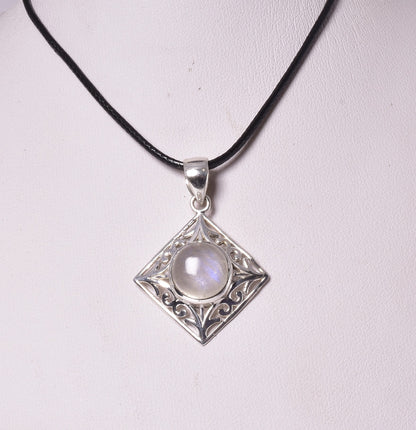 MOONSTONE CRYSTAL PENDANT set in STERLING SILVER J229