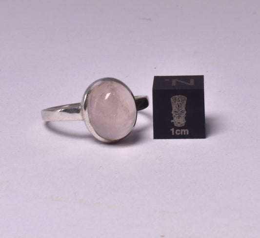 ROSE QUARTZ RING set in  STERLING SILVER, SIZE S/9.5 J197