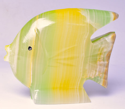 DYED ONYX FISH CARVING P823