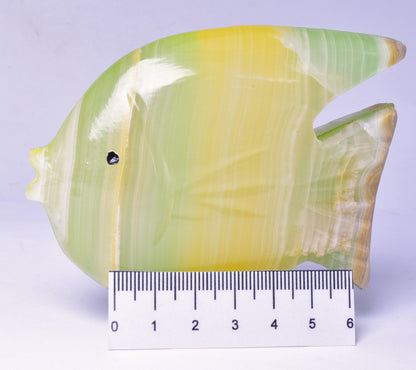 DYED ONYX FISH CARVING P823