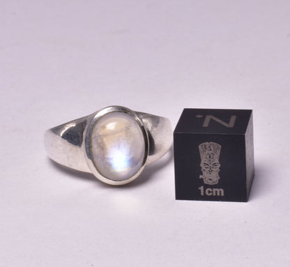 MOONSTONE RING set in STERLING SILVER, SIZE M/6.5 J203