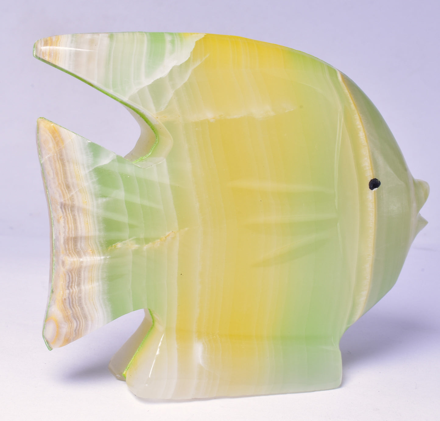 DYED ONYX FISH CARVING P823