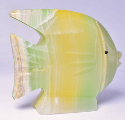 DYED ONYX FISH CARVING P823