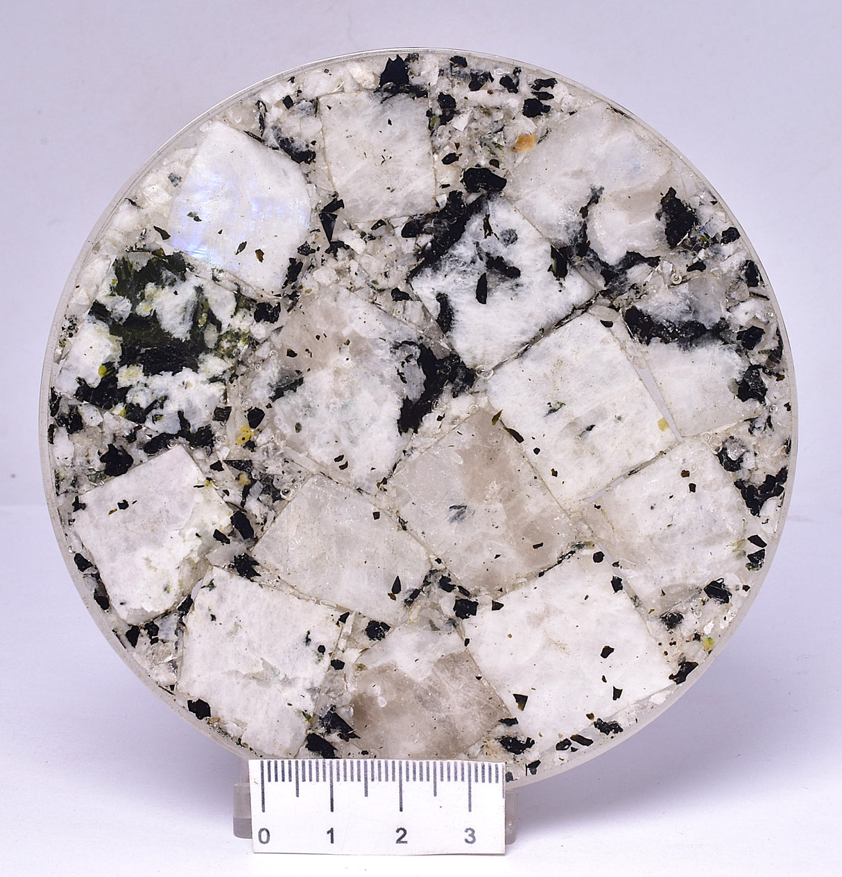 MOONSTONE COASTER IN RESIN P817