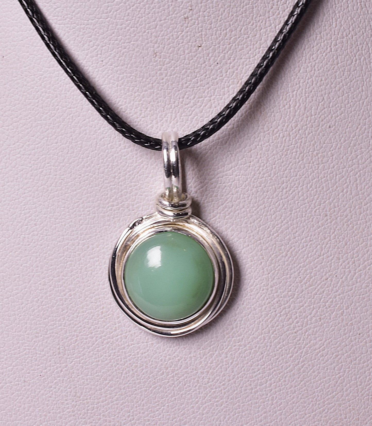 CHRYSOPRASE CIRCLE PENDENT set in STERLING SILVER J165