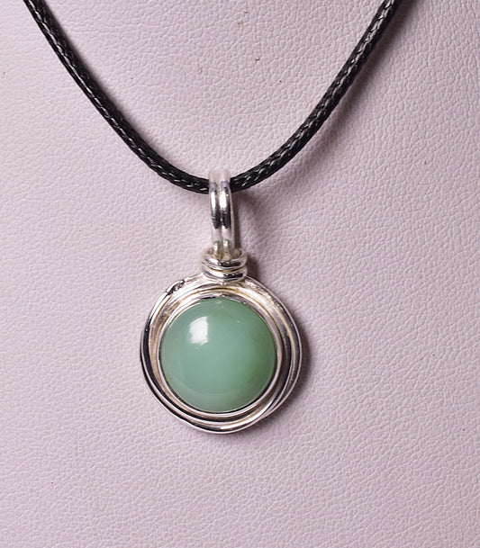 CHRYSOPRASE CIRCLE PENDENT set in STERLING SILVER J165