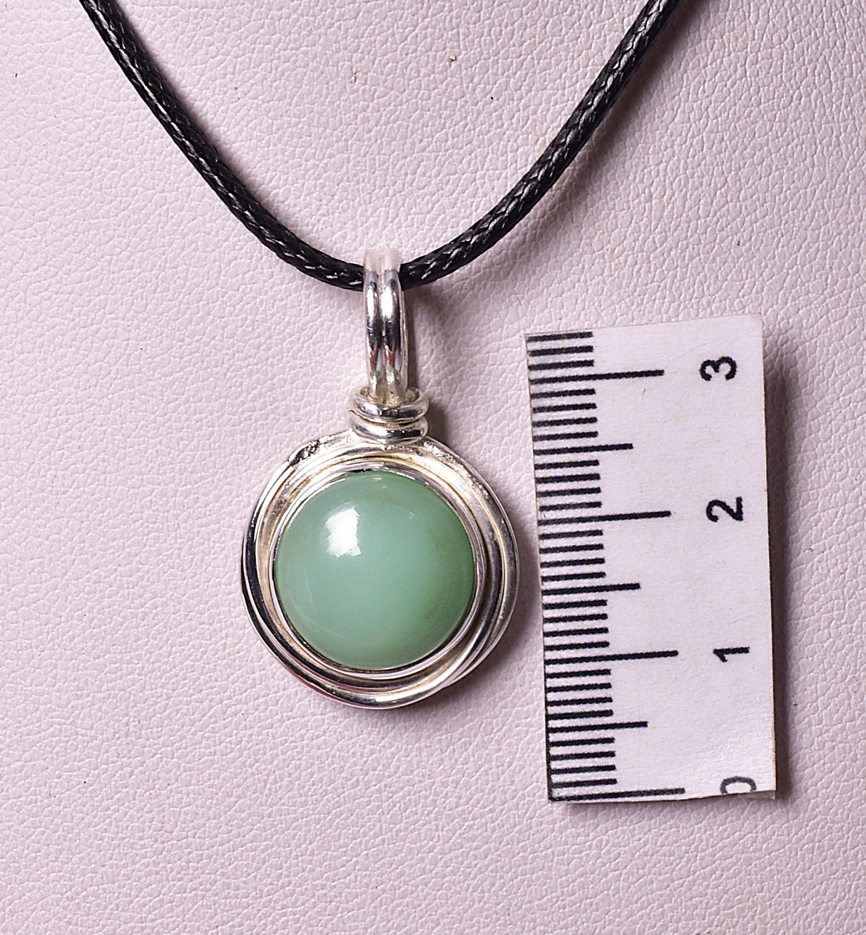 CHRYSOPRASE CIRCLE PENDENT set in STERLING SILVER J165