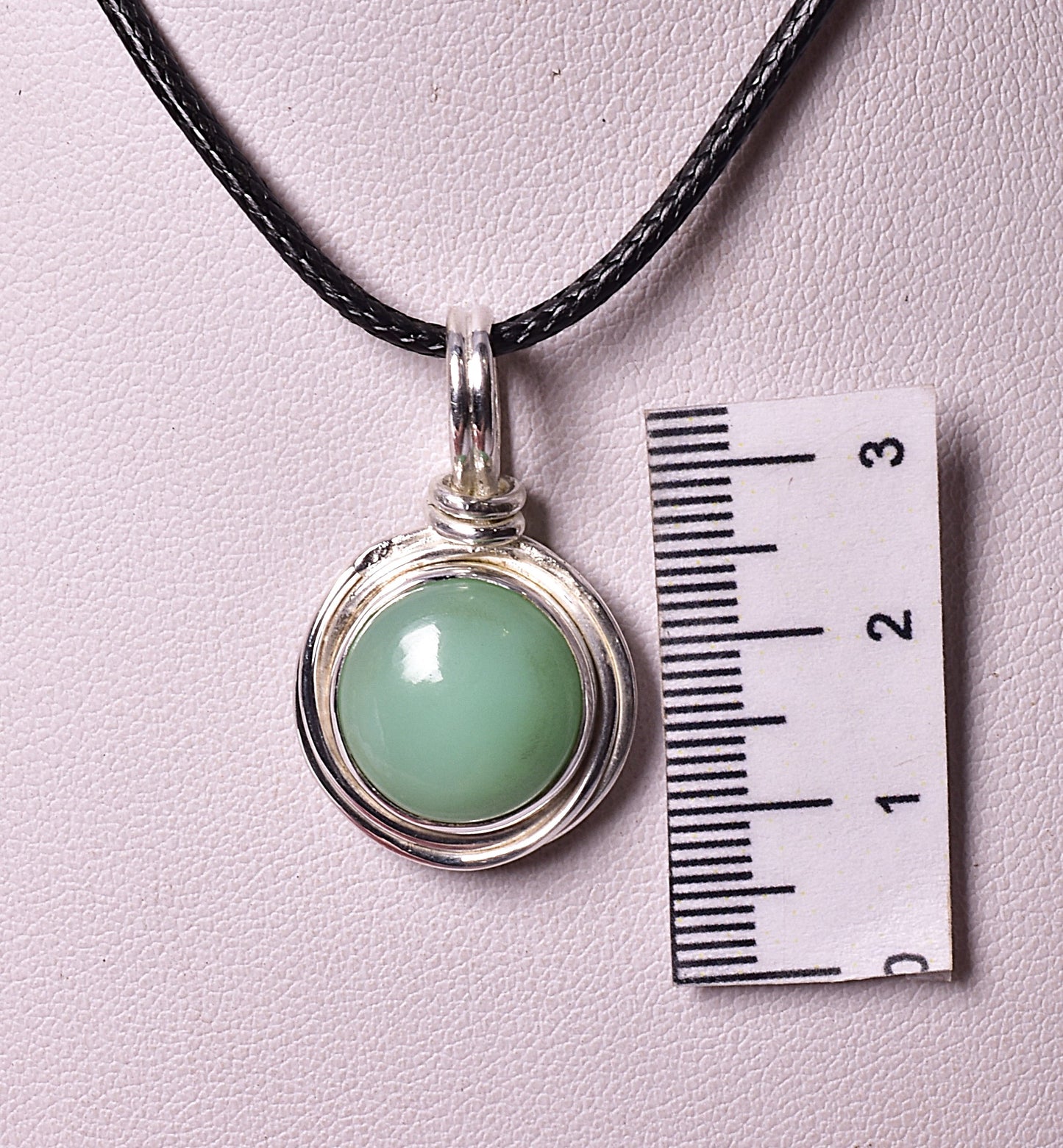 CHRYSOPRASE CIRCLE PENDENT set in STERLING SILVER J165