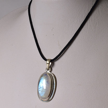 MOONSTONE CRYSTAL PENDANT set in STERLING SILVER J50