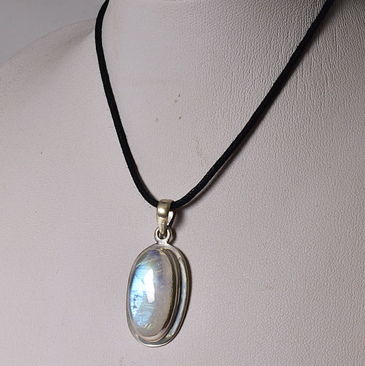 MOONSTONE CRYSTAL PENDANT set in STERLING SILVER J50