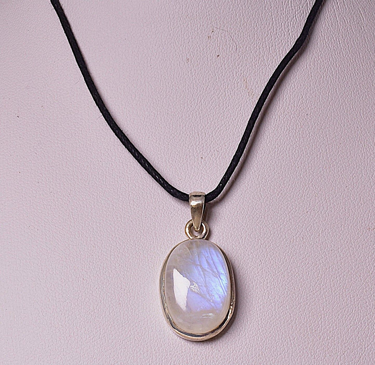 MOONSTONE CRYSTAL PENDANT J53